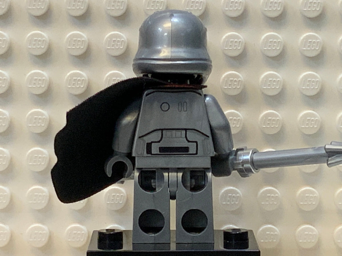 Captain Phasma, sw0904 (Pointed Mouth Pattern), LEGO® Star Wars Minifigure