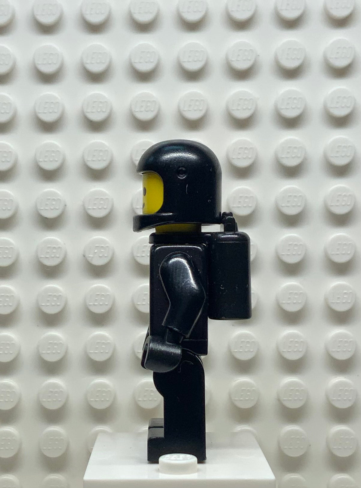 Classic Space-Black with Air Tanks, sp003